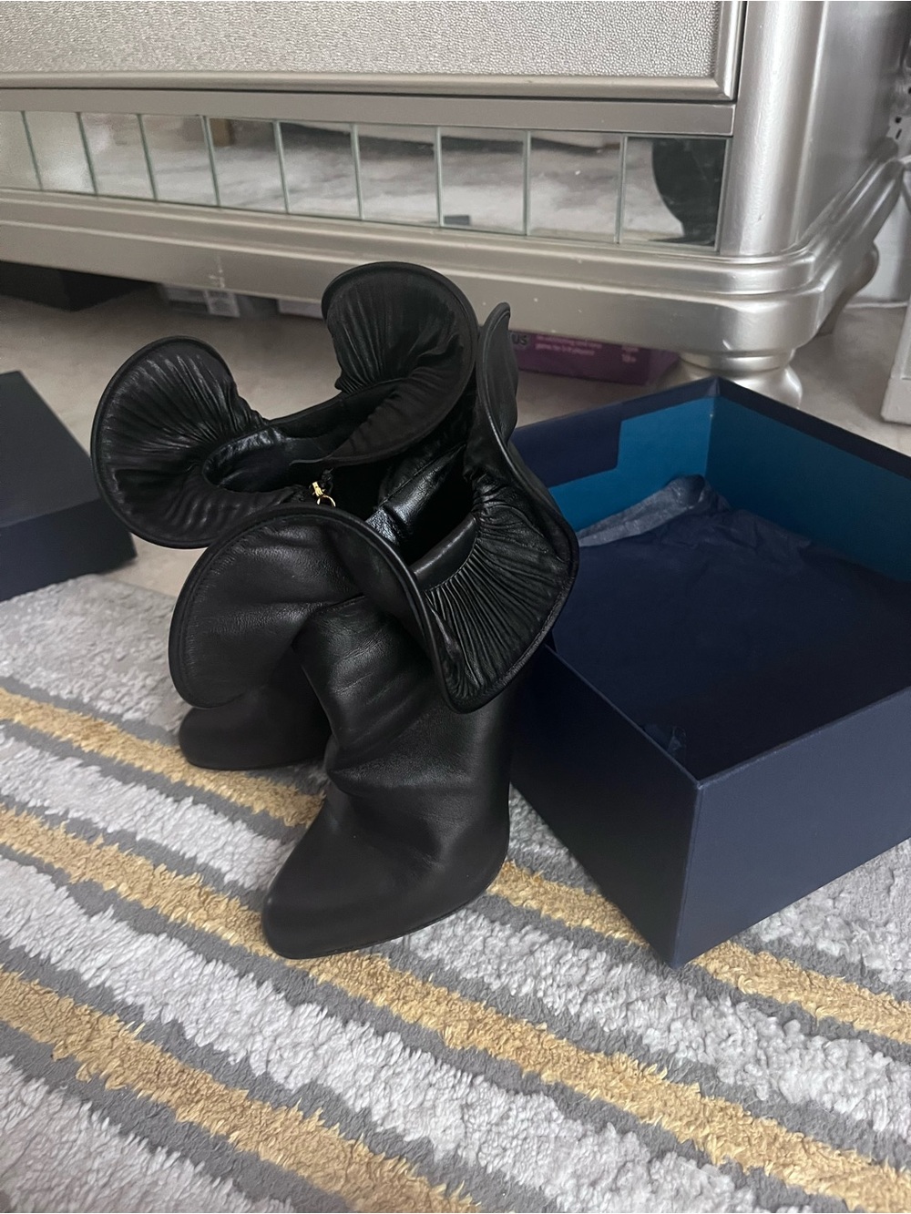 🖤SERGIO ROSSI BLACK RUFFLE LEATHER BOOTIES🖤36